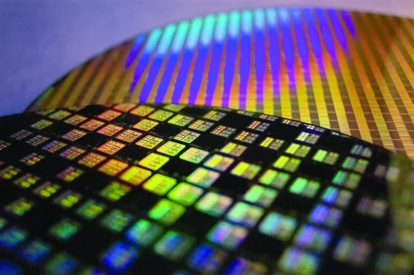 Intel CEO谈中国半导体现状：现有工具最多生产7nm芯片，落后10年