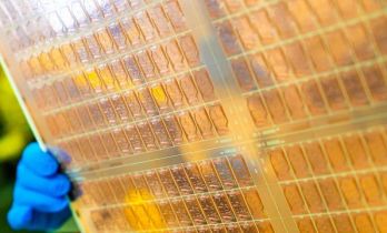 玻璃基板群雄逐鹿，业界预计最早 2026 年实际用于芯片生产