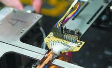 硅芯片上可集成最小量子光探测器