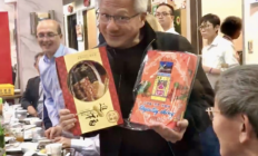 黄仁勋亲赴台积电“讨要更多芯片”，回应存储短缺、涨价等问题