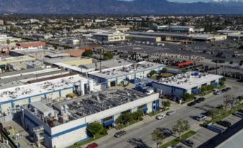 特朗普又下黑手，强制“与中国有关联公司”剥离涉美芯片资产