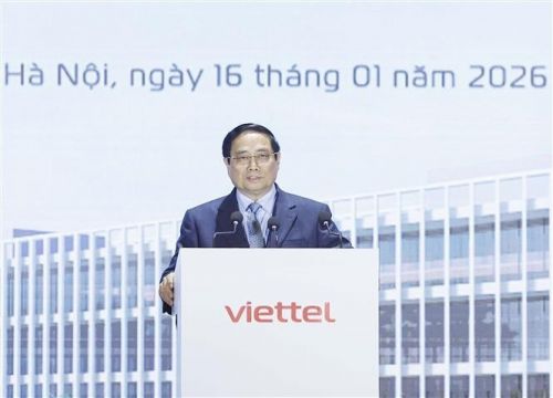 越南总理范明政在动工仪式上发言。 越通社