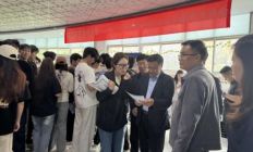 校领导深入电子与物联网学院双选会现场指导毕业生就业工作