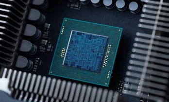 英伟达发布621.12热修复驱动 解决RTX50系列视频播放冻结